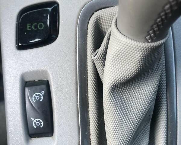 Черный Рено Зое, объемом двигателя 0 л и пробегом 165 тыс. км за 9500 $, фото 18 на Automoto.ua