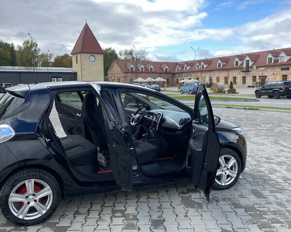 Черный Рено Зое, объемом двигателя 0 л и пробегом 136 тыс. км за 8800 $, фото 6 на Automoto.ua