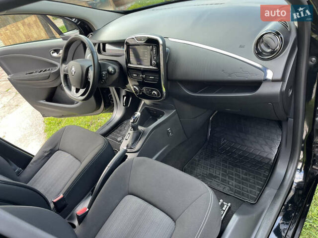 Черный Рено Зое, объемом двигателя 0 л и пробегом 91 тыс. км за 9150 $, фото 52 на Automoto.ua