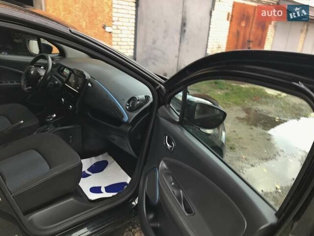Черный Рено Зое, объемом двигателя 0 л и пробегом 59 тыс. км за 9985 $, фото 7 на Automoto.ua