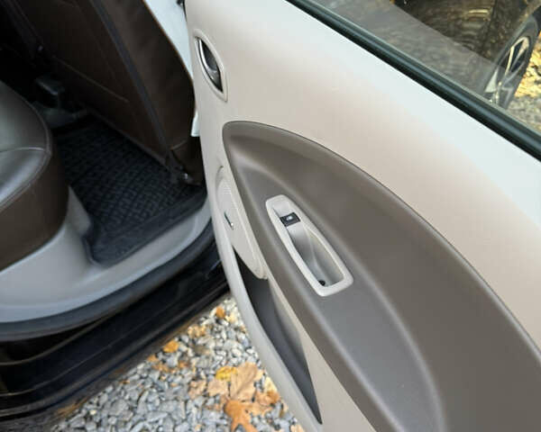 Чорний Рено Зое, об'ємом двигуна 0 л та пробігом 70 тис. км за 9999 $, фото 14 на Automoto.ua