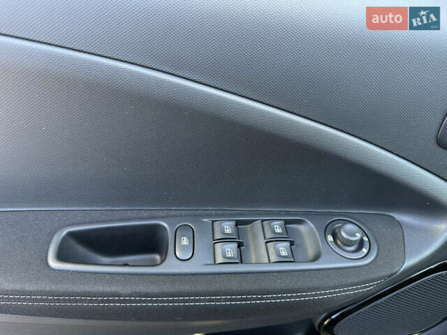 Черный Рено Зое, объемом двигателя 0 л и пробегом 152 тыс. км за 8700 $, фото 10 на Automoto.ua