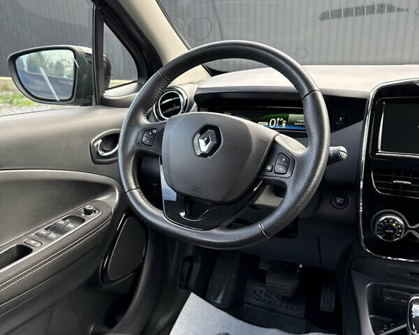 Черный Рено Зое, объемом двигателя 0 л и пробегом 99 тыс. км за 9950 $, фото 25 на Automoto.ua