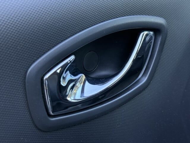 Черный Рено Зое, объемом двигателя 0 л и пробегом 21 тыс. км за 10318 $, фото 11 на Automoto.ua