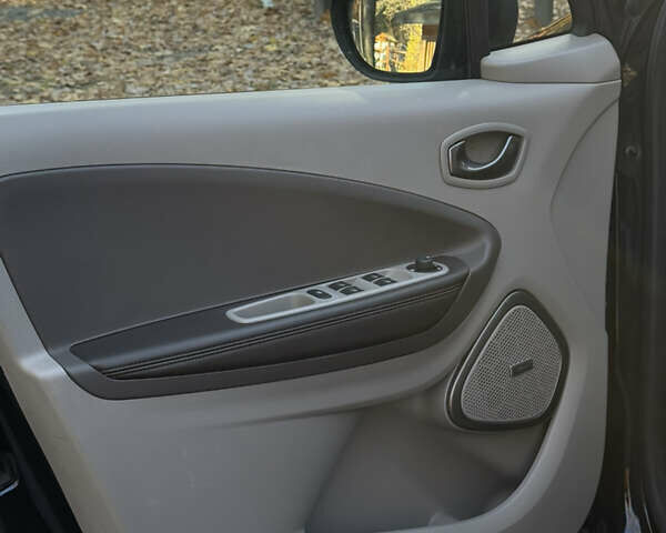 Чорний Рено Зое, об'ємом двигуна 0 л та пробігом 70 тис. км за 9999 $, фото 10 на Automoto.ua