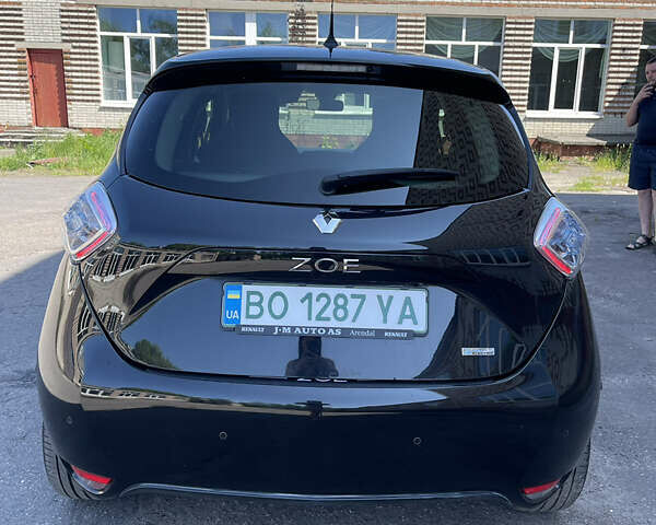 Черный Рено Зое, объемом двигателя 0 л и пробегом 126 тыс. км за 9000 $, фото 6 на Automoto.ua