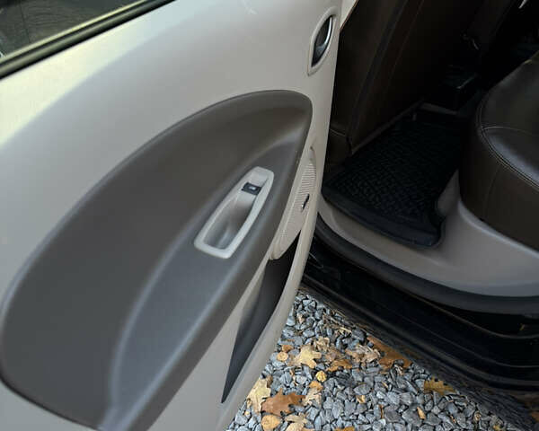 Чорний Рено Зое, об'ємом двигуна 0 л та пробігом 70 тис. км за 9999 $, фото 12 на Automoto.ua