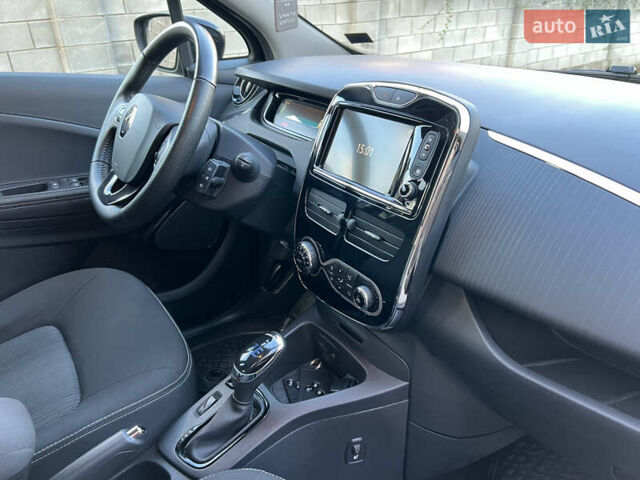 Чорний Рено Зое, об'ємом двигуна 0 л та пробігом 140 тис. км за 9200 $, фото 48 на Automoto.ua