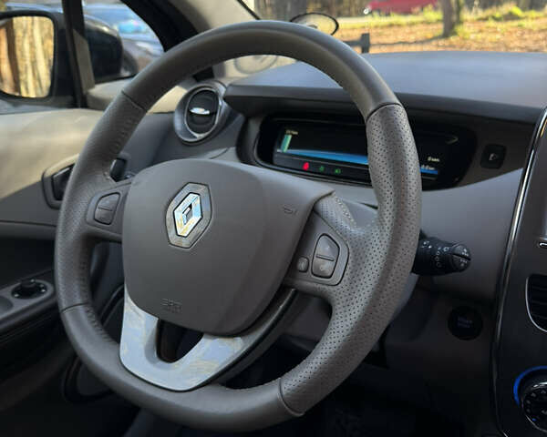 Чорний Рено Зое, об'ємом двигуна 0 л та пробігом 70 тис. км за 9999 $, фото 26 на Automoto.ua