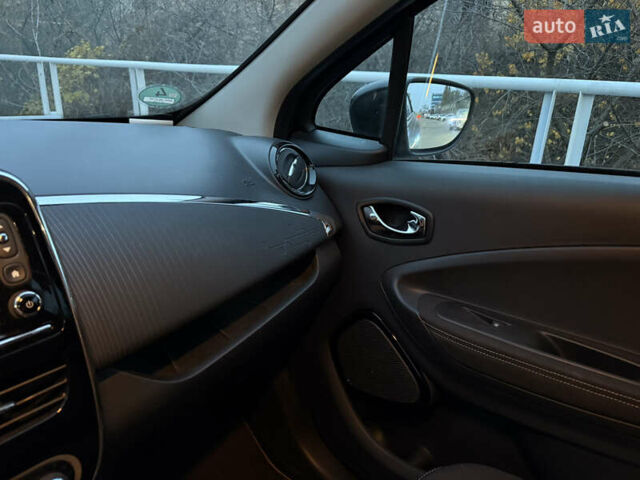 Черный Рено Зое, объемом двигателя 0 л и пробегом 46 тыс. км за 9700 $, фото 21 на Automoto.ua