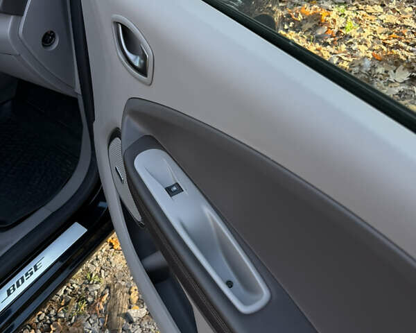 Чорний Рено Зое, об'ємом двигуна 0 л та пробігом 70 тис. км за 9999 $, фото 17 на Automoto.ua