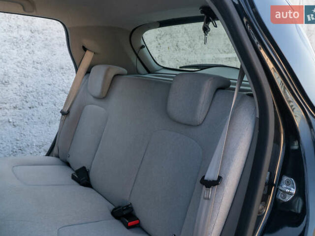 Чорний Рено Зое, об'ємом двигуна 0 л та пробігом 98 тис. км за 9300 $, фото 24 на Automoto.ua