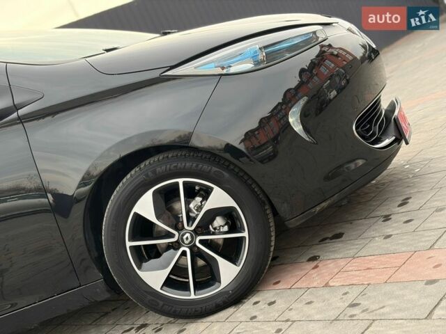 Черный Рено Зое, объемом двигателя 0 л и пробегом 120 тыс. км за 9699 $, фото 10 на Automoto.ua