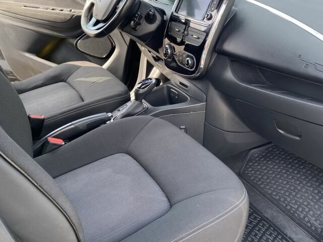 Черный Рено Зое, объемом двигателя 0 л и пробегом 100 тыс. км за 9800 $, фото 7 на Automoto.ua