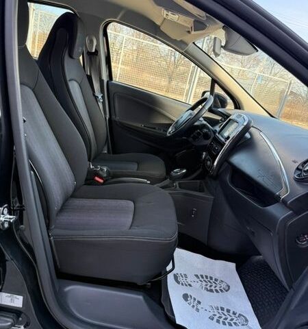 Черный Рено Зое, объемом двигателя 0 л и пробегом 120 тыс. км за 9799 $, фото 25 на Automoto.ua