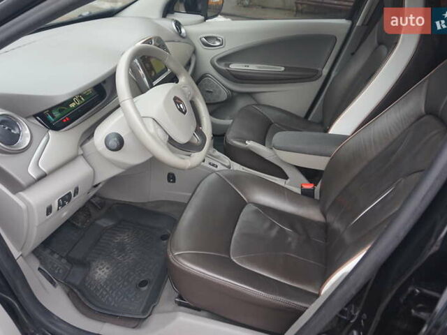 Черный Рено Зое, объемом двигателя 0 л и пробегом 83 тыс. км за 10200 $, фото 26 на Automoto.ua