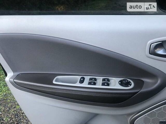 Черный Рено Зое, объемом двигателя 0 л и пробегом 165 тыс. км за 9500 $, фото 22 на Automoto.ua