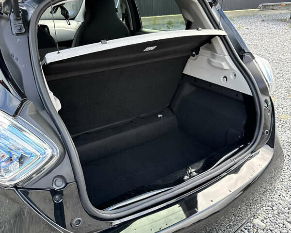 Черный Рено Зое, объемом двигателя 0 л и пробегом 99 тыс. км за 9950 $, фото 34 на Automoto.ua