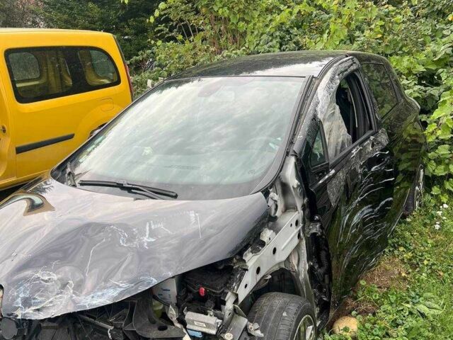 Черный Рено Зое, объемом двигателя 0 л и пробегом 45 тыс. км за 4000 $, фото 1 на Automoto.ua