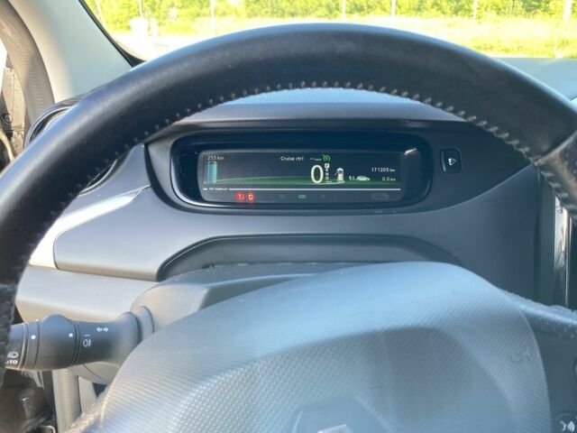 Черный Рено Зое, объемом двигателя 0 л и пробегом 169 тыс. км за 8500 $, фото 6 на Automoto.ua