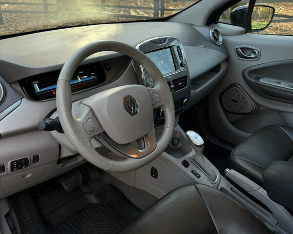 Чорний Рено Зое, об'ємом двигуна 0 л та пробігом 70 тис. км за 9999 $, фото 18 на Automoto.ua