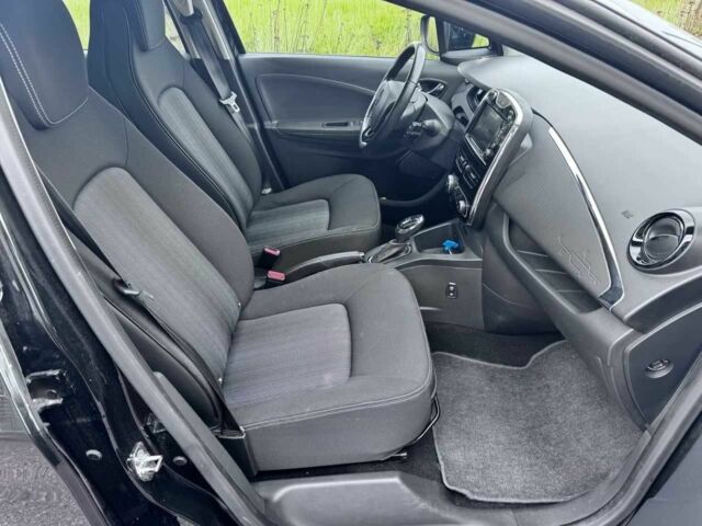 Черный Рено Зое, объемом двигателя 0 л и пробегом 58 тыс. км за 9200 $, фото 7 на Automoto.ua