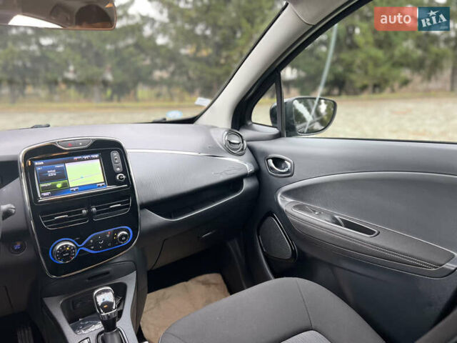 Черный Рено Зое, объемом двигателя 0 л и пробегом 85 тыс. км за 9600 $, фото 23 на Automoto.ua