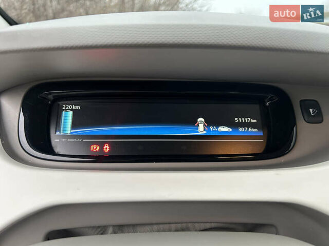 Черный Рено Зое, объемом двигателя 0 л и пробегом 51 тыс. км за 10400 $, фото 18 на Automoto.ua