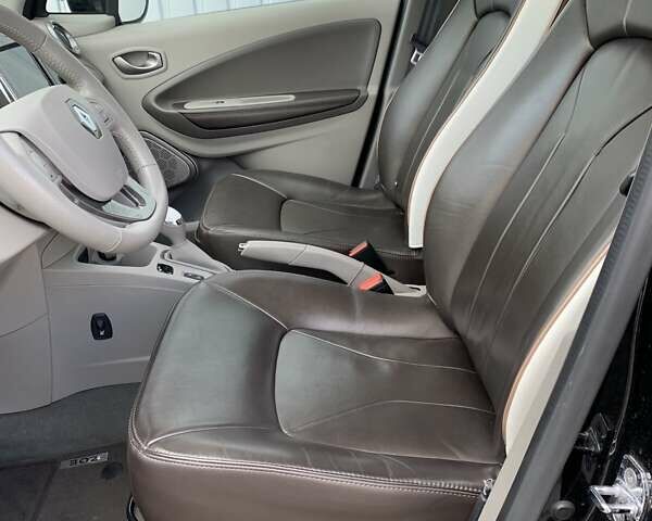 Черный Рено Зое, объемом двигателя 0 л и пробегом 33 тыс. км за 11999 $, фото 18 на Automoto.ua