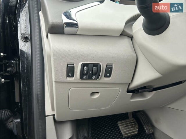 Черный Рено Зое, объемом двигателя 0 л и пробегом 51 тыс. км за 10400 $, фото 17 на Automoto.ua