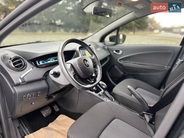 Черный Рено Зое, объемом двигателя 0 л и пробегом 85 тыс. км за 9600 $, фото 25 на Automoto.ua