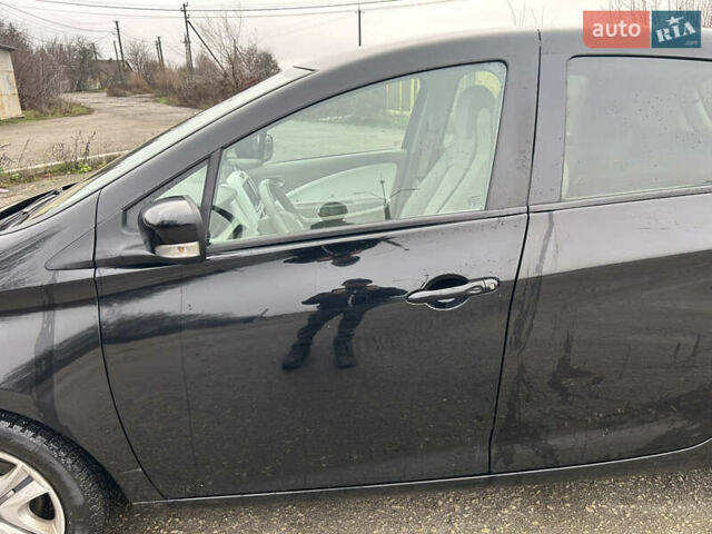 Черный Рено Зое, объемом двигателя 0 л и пробегом 51 тыс. км за 10400 $, фото 6 на Automoto.ua