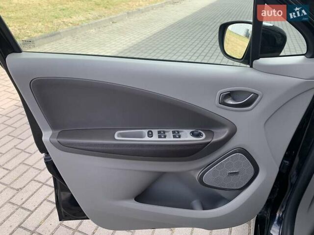 Черный Рено Зое, объемом двигателя 0 л и пробегом 33 тыс. км за 11999 $, фото 15 на Automoto.ua