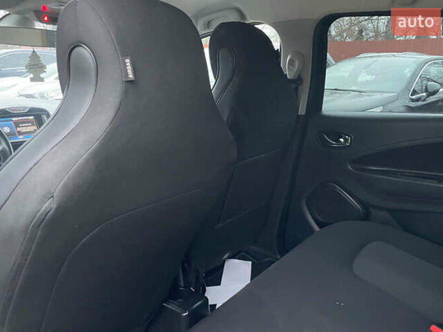 Черный Рено Зое, объемом двигателя 0 л и пробегом 81 тыс. км за 9799 $, фото 10 на Automoto.ua
