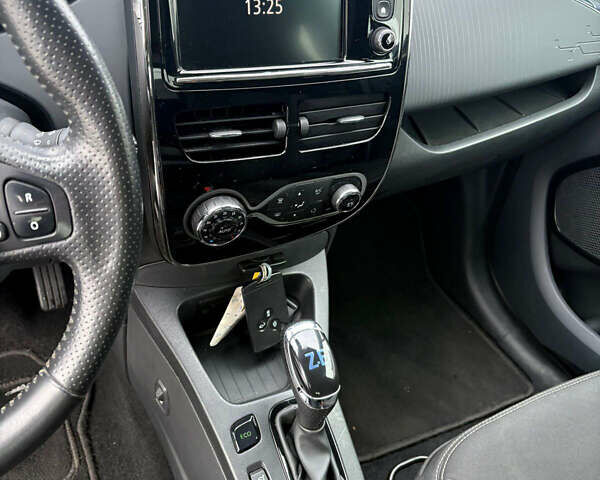 Чорний Рено Зое, об'ємом двигуна 0 л та пробігом 100 тис. км за 8499 $, фото 33 на Automoto.ua