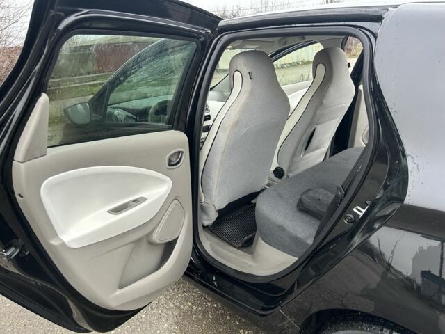 Черный Рено Зое, объемом двигателя 0 л и пробегом 51 тыс. км за 10400 $, фото 14 на Automoto.ua