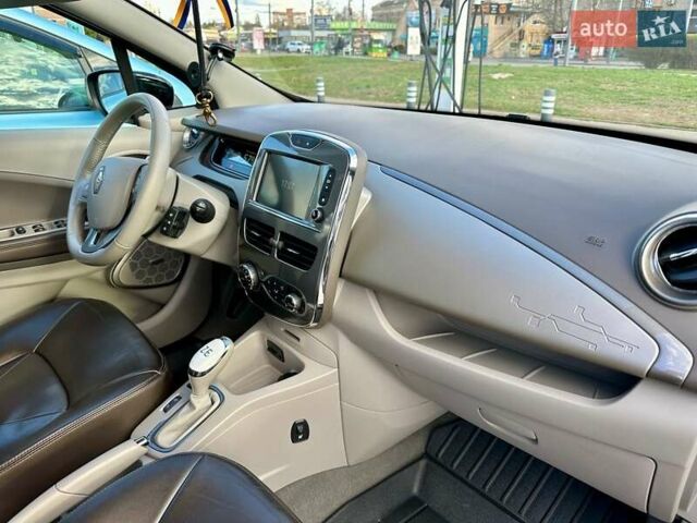 Черный Рено Зое, объемом двигателя 0 л и пробегом 67 тыс. км за 14800 $, фото 9 на Automoto.ua