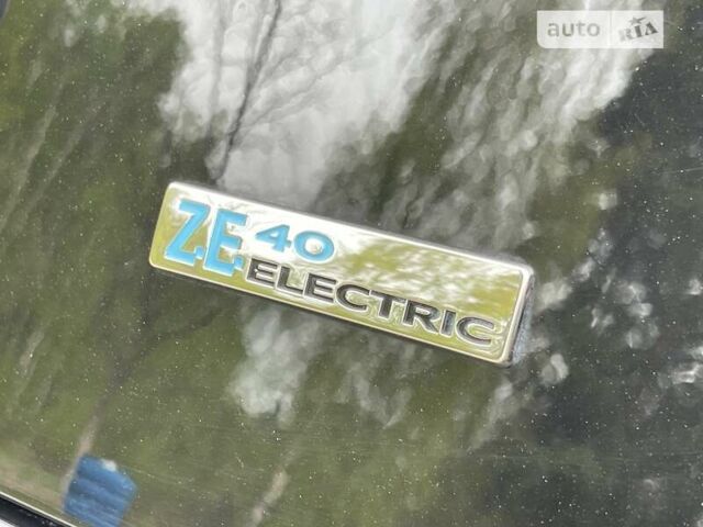 Чорний Рено Зое, об'ємом двигуна 0 л та пробігом 58 тис. км за 12800 $, фото 28 на Automoto.ua