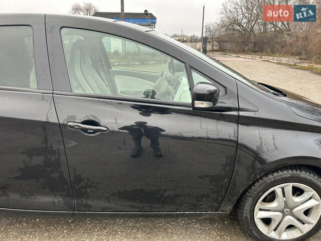 Черный Рено Зое, объемом двигателя 0 л и пробегом 51 тыс. км за 10400 $, фото 10 на Automoto.ua