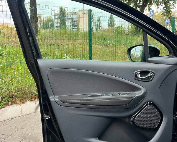 Черный Рено Зое, объемом двигателя 0 л и пробегом 92 тыс. км за 9299 $, фото 9 на Automoto.ua