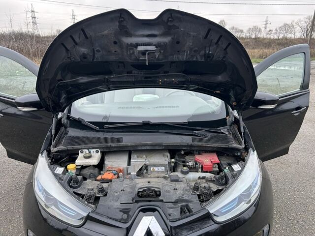 Черный Рено Зое, объемом двигателя 0 л и пробегом 51 тыс. км за 10400 $, фото 22 на Automoto.ua