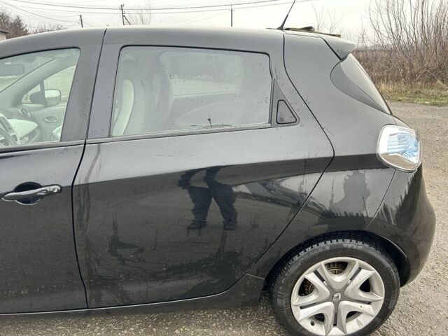 Черный Рено Зое, объемом двигателя 0 л и пробегом 51 тыс. км за 10400 $, фото 5 на Automoto.ua