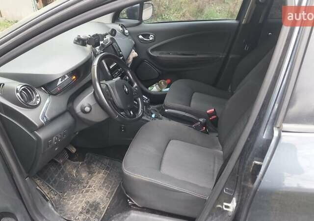 Черный Рено Зое, объемом двигателя 0 л и пробегом 120 тыс. км за 8500 $, фото 3 на Automoto.ua