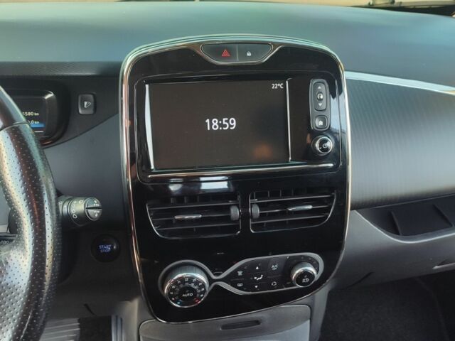 Черный Рено Зое, объемом двигателя 0 л и пробегом 128 тыс. км за 9600 $, фото 9 на Automoto.ua