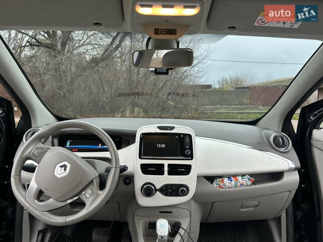 Черный Рено Зое, объемом двигателя 0 л и пробегом 51 тыс. км за 10400 $, фото 19 на Automoto.ua