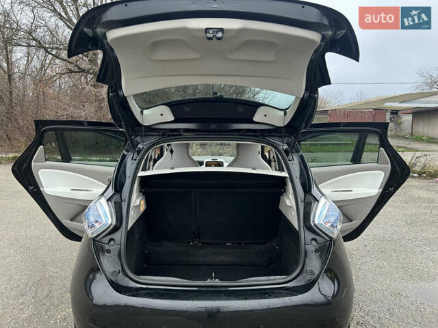 Черный Рено Зое, объемом двигателя 0 л и пробегом 51 тыс. км за 10400 $, фото 21 на Automoto.ua