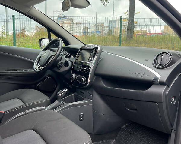 Черный Рено Зое, объемом двигателя 0 л и пробегом 92 тыс. км за 9299 $, фото 15 на Automoto.ua