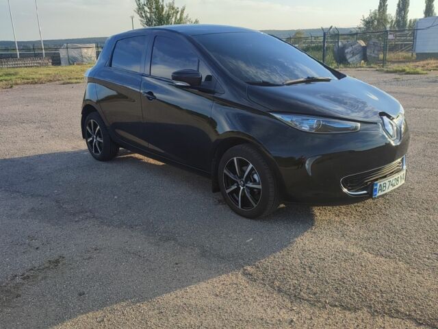 Черный Рено Зое, объемом двигателя 0 л и пробегом 128 тыс. км за 9600 $, фото 6 на Automoto.ua