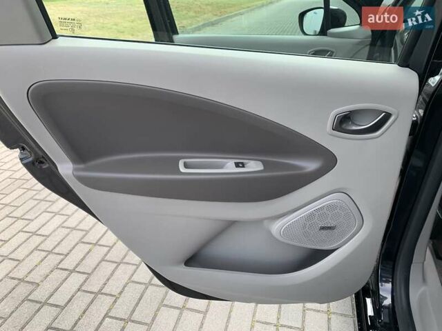 Черный Рено Зое, объемом двигателя 0 л и пробегом 33 тыс. км за 11999 $, фото 34 на Automoto.ua