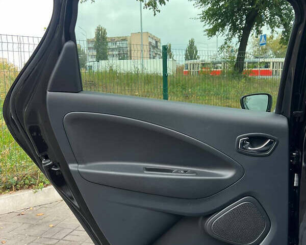 Черный Рено Зое, объемом двигателя 0 л и пробегом 92 тыс. км за 9299 $, фото 10 на Automoto.ua